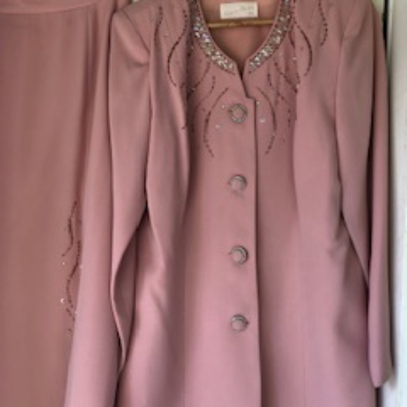 Claudia Betini Dressy outfit - Picture 1 of 6